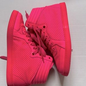Gucci Neon pink perforated Coda high
